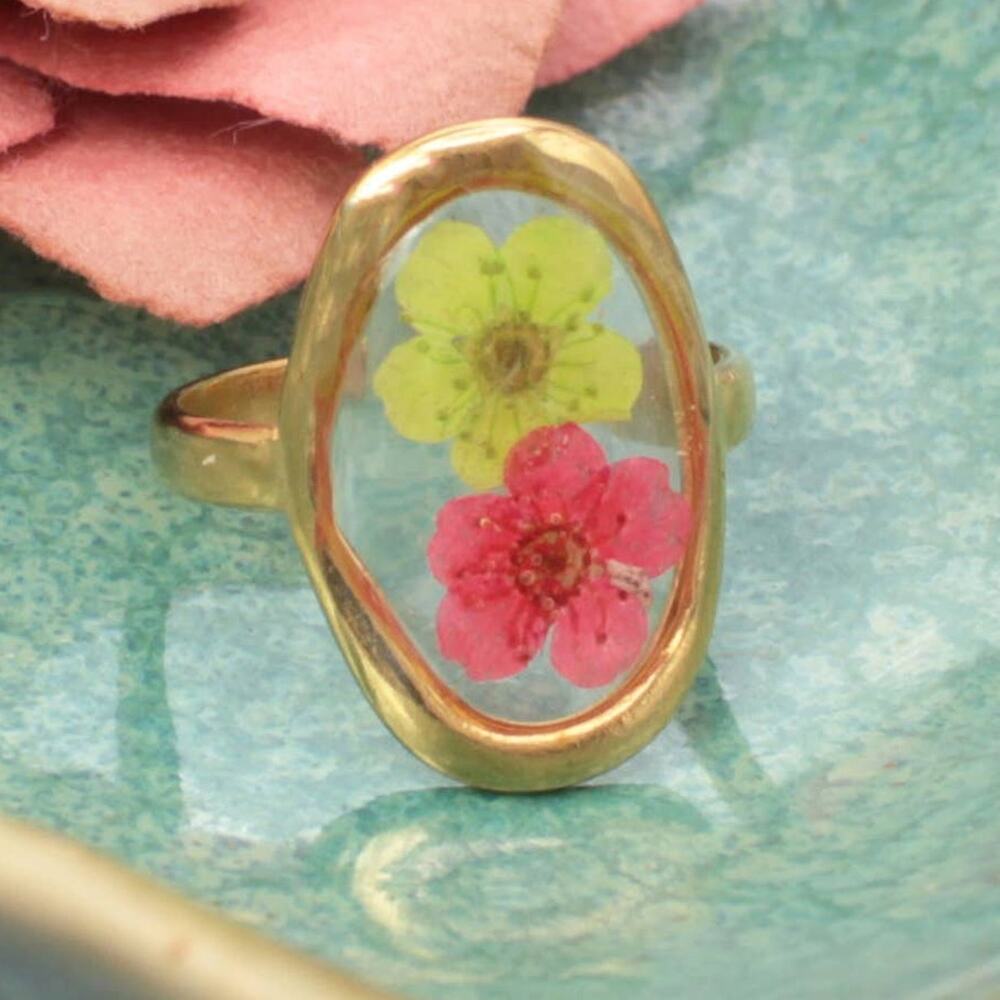 Pink Green Dried Flower Ring – Oval Gold Botanical Statement Ring